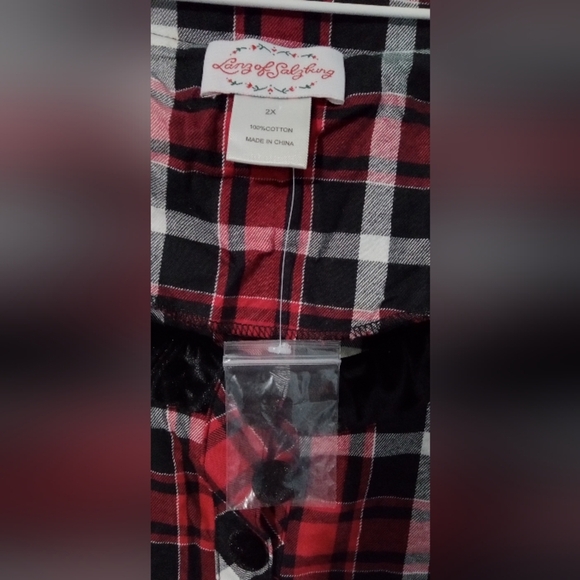 Chic Red and Black Plaid Midi Dress - Picture 3 of 4